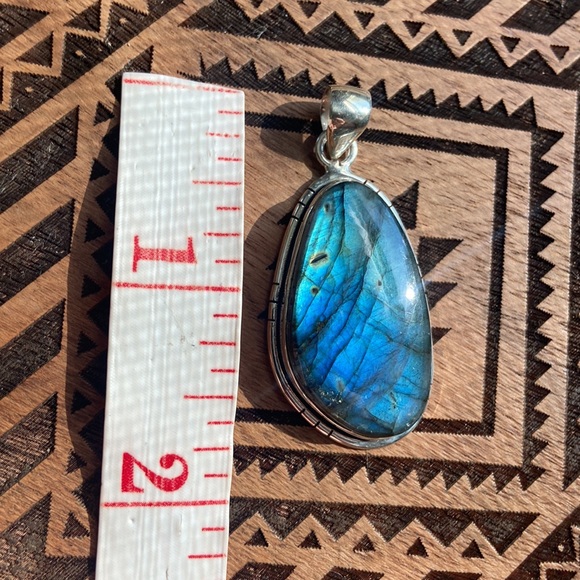 925 Sterling Silver Labradorite Pendant - Picture 10 of 10